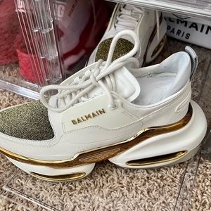 38 Balmain sneakers